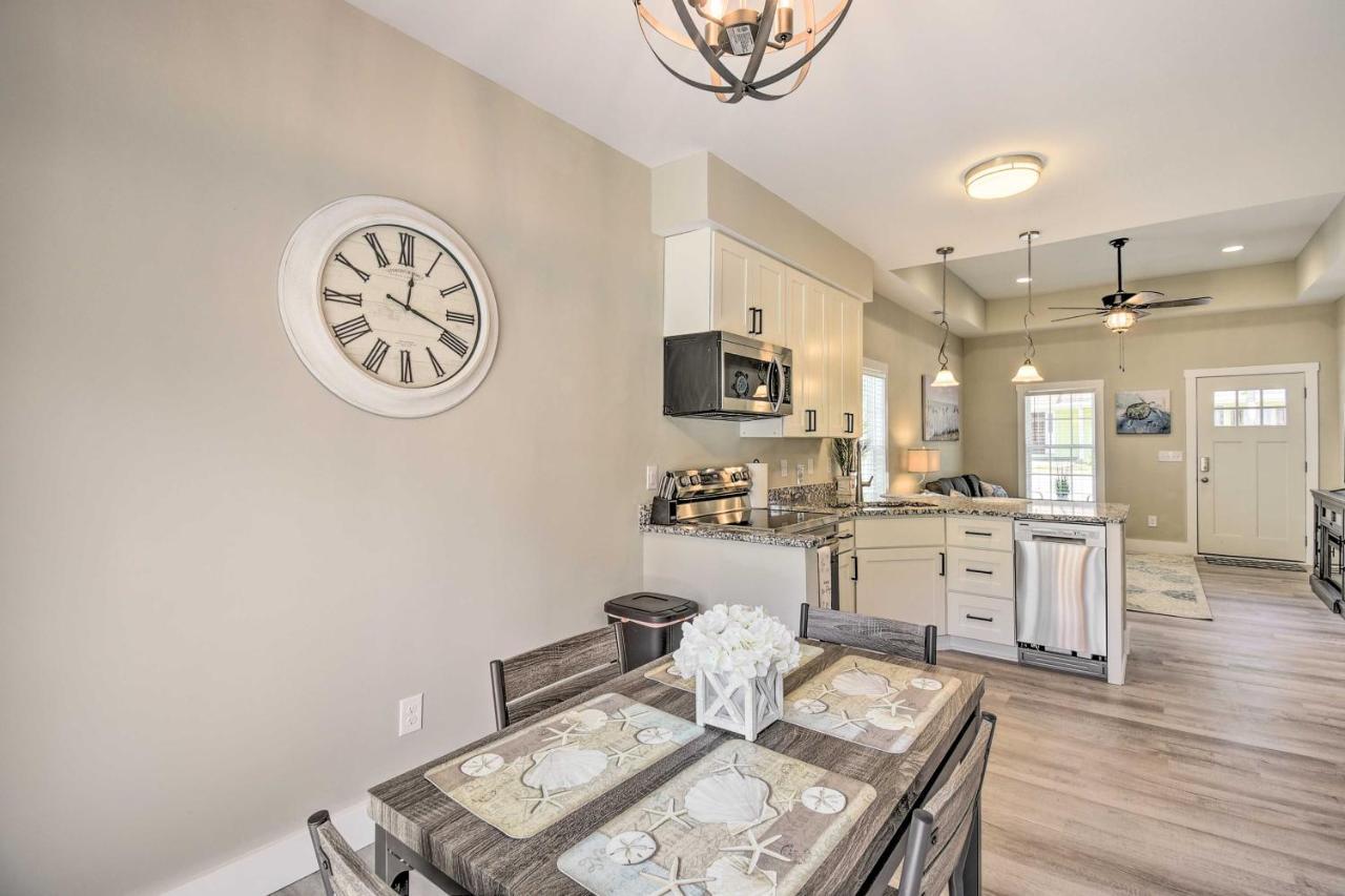 Ocean Isle Beach Home With Shared Lanai And Grill Екстер'єр фото