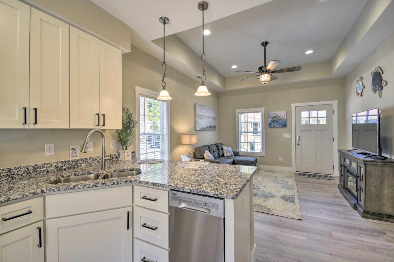 Ocean Isle Beach Home With Shared Lanai And Grill Екстер'єр фото