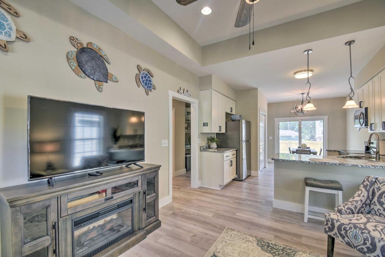 Ocean Isle Beach Home With Shared Lanai And Grill Екстер'єр фото