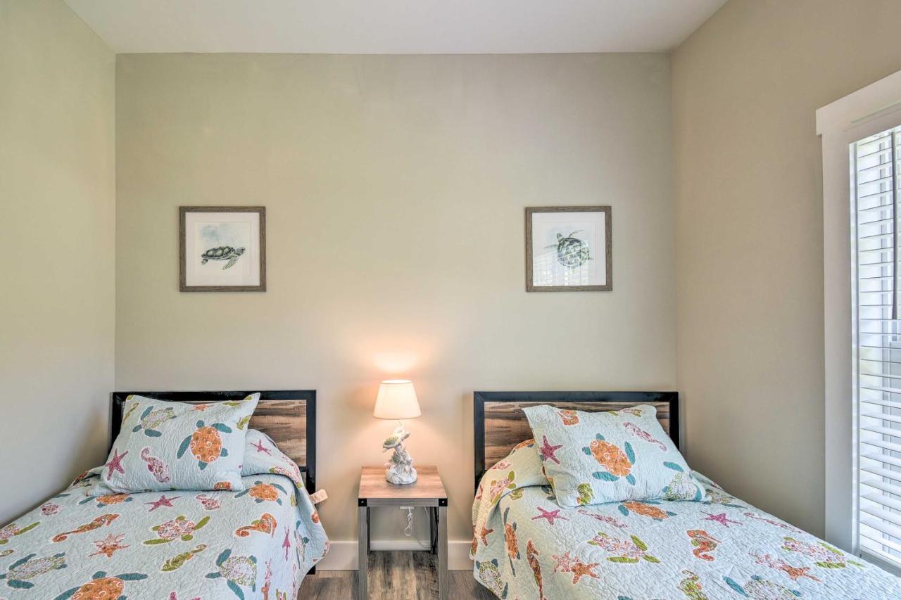 Ocean Isle Beach Home With Shared Lanai And Grill Екстер'єр фото